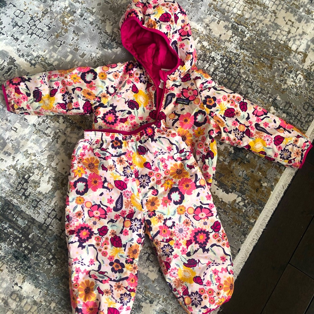 Kids Patagonia Snow Set. Size 2T (reversible)